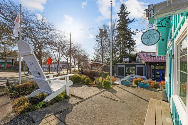 $1,250,000 | 25960 Central Avenue Northeast, Kingston, WA 98346