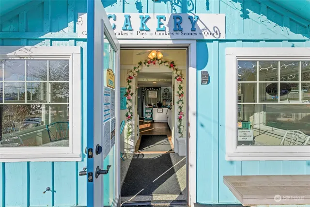 $1,250,000 | 25960 Central Avenue Northeast, Kingston, WA 98346