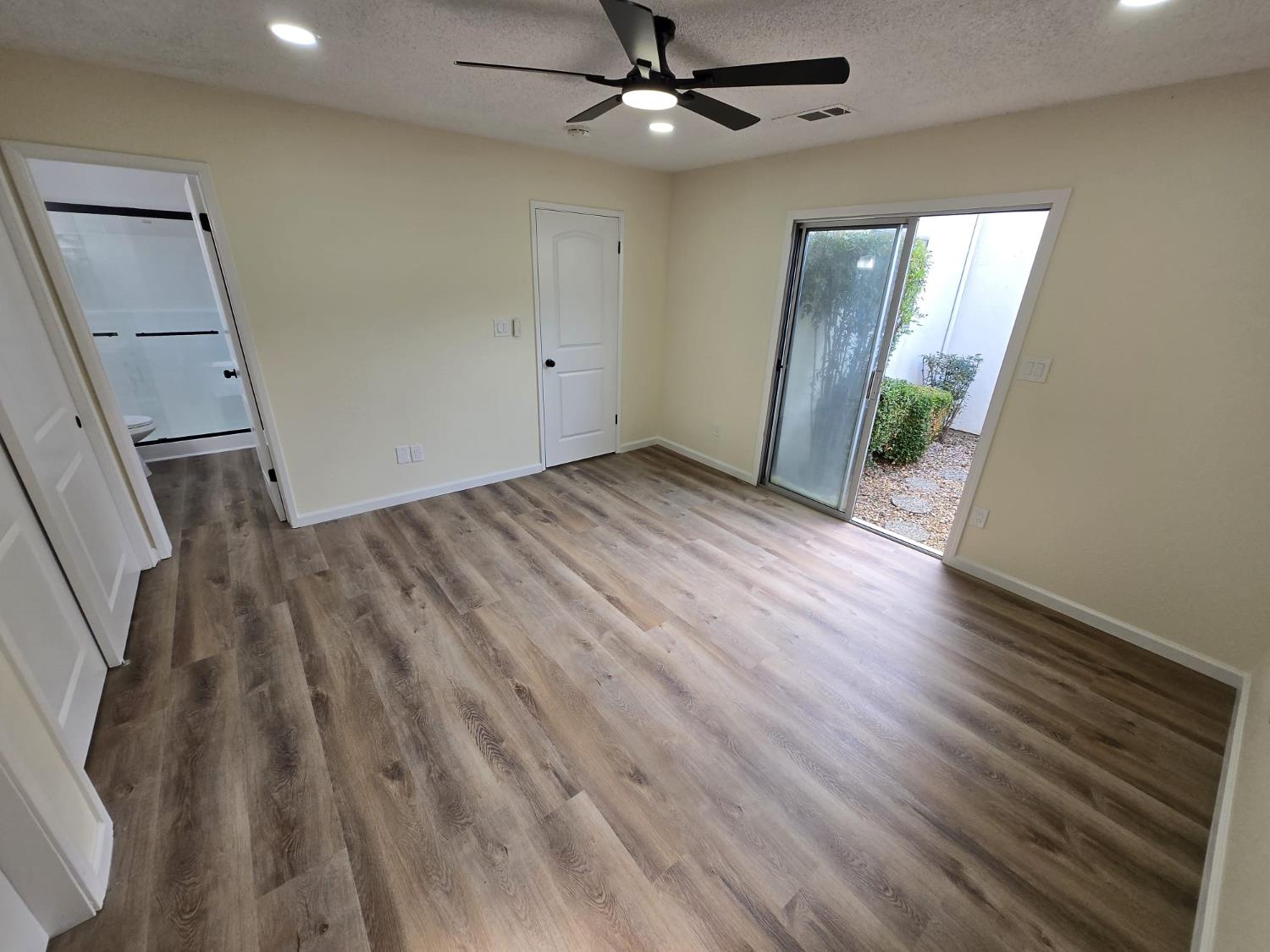 833 Pennington Place Modesto, CA 95356 - Photo 19 of 31 Master Bedroom