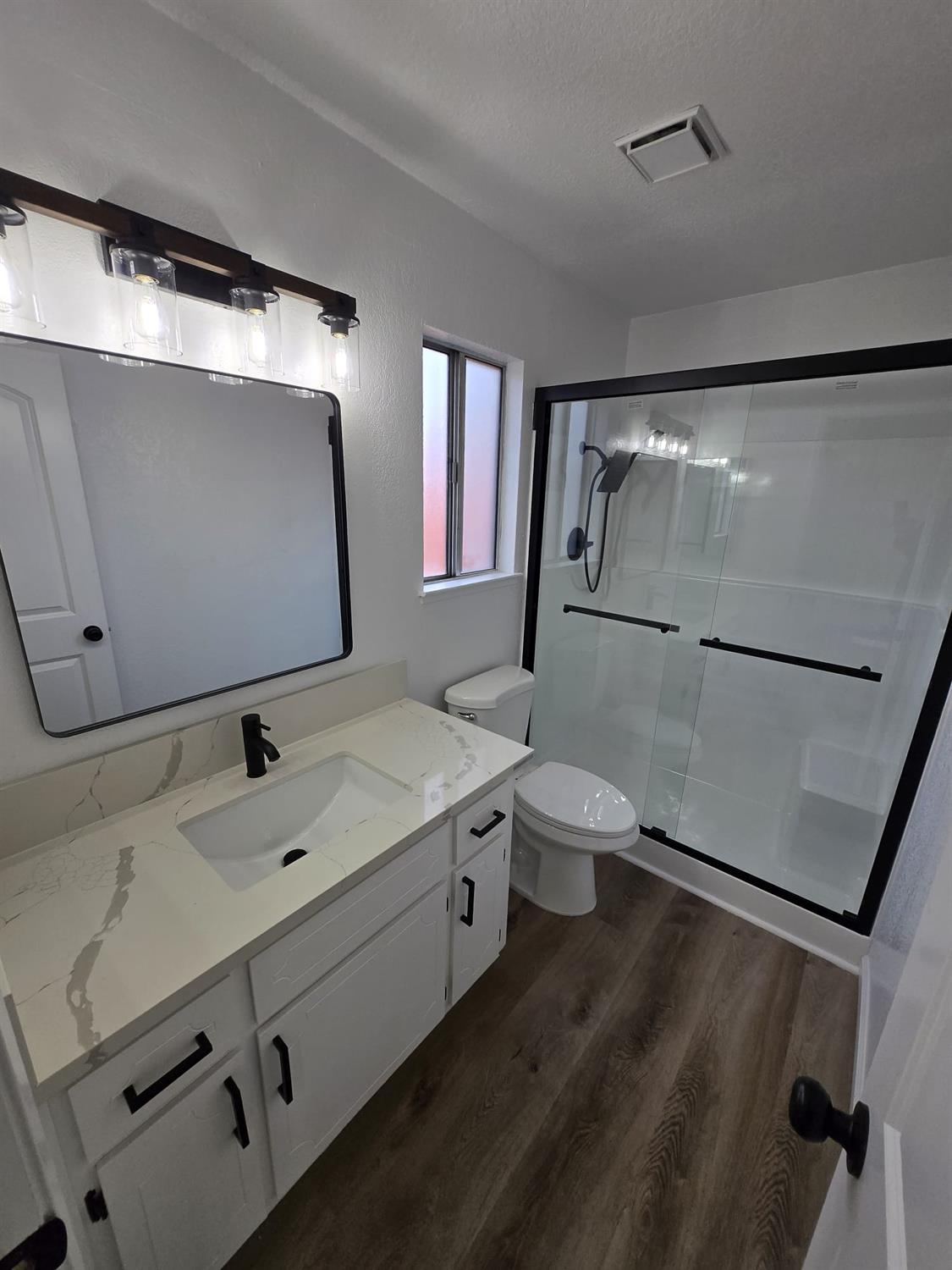 833 Pennington Place Modesto, CA 95356 - Photo 20 of 31 Master Bathroom