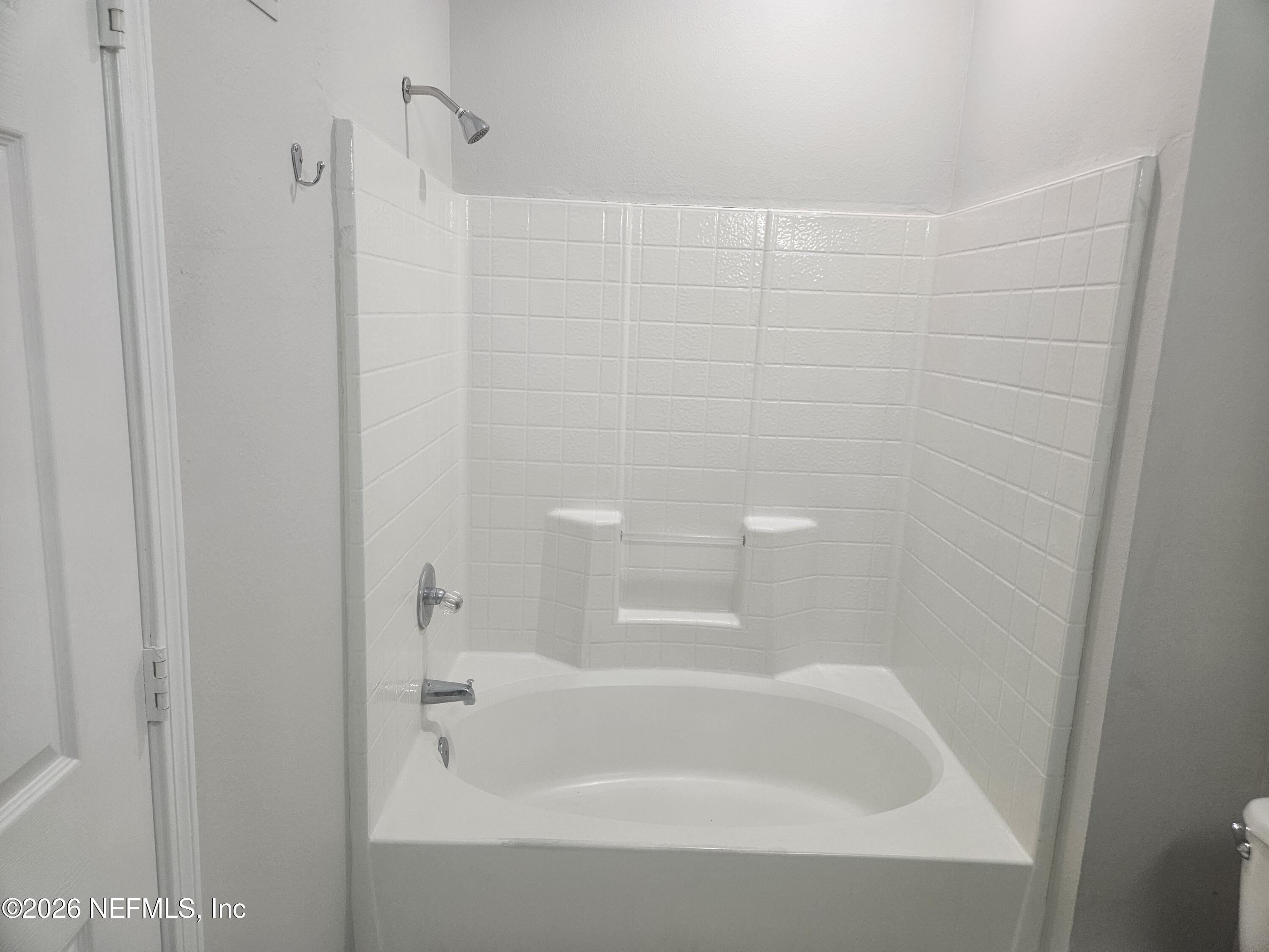 10550 Baymeadows Road, Unit 323 Jacksonville, FL 32256 - Photo 22 of 50 a close up of a bathtub in a bathroom