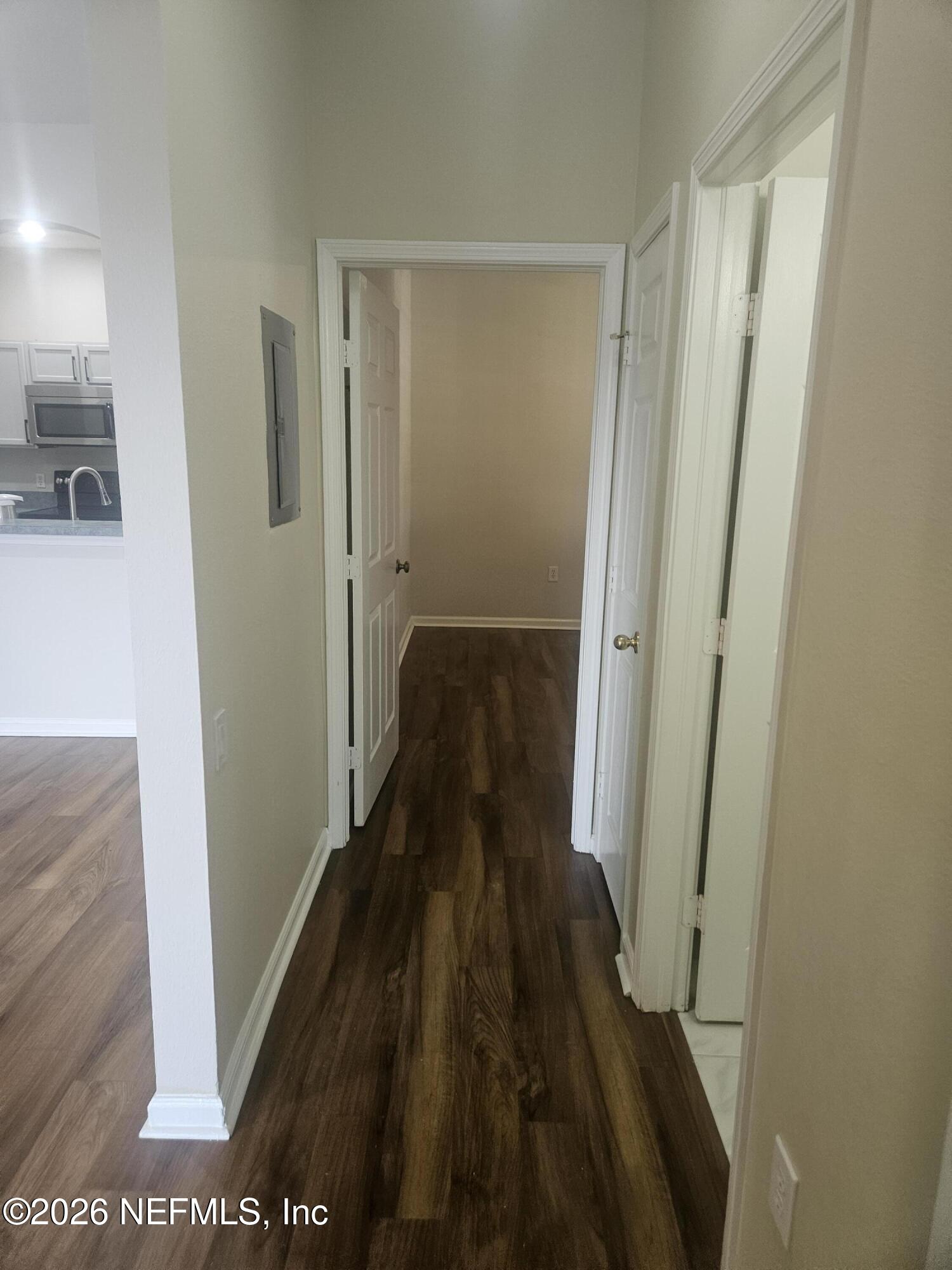 10550 Baymeadows Road, Unit 323 Jacksonville, FL 32256 - Photo 26 of 50 a view of a hallway
