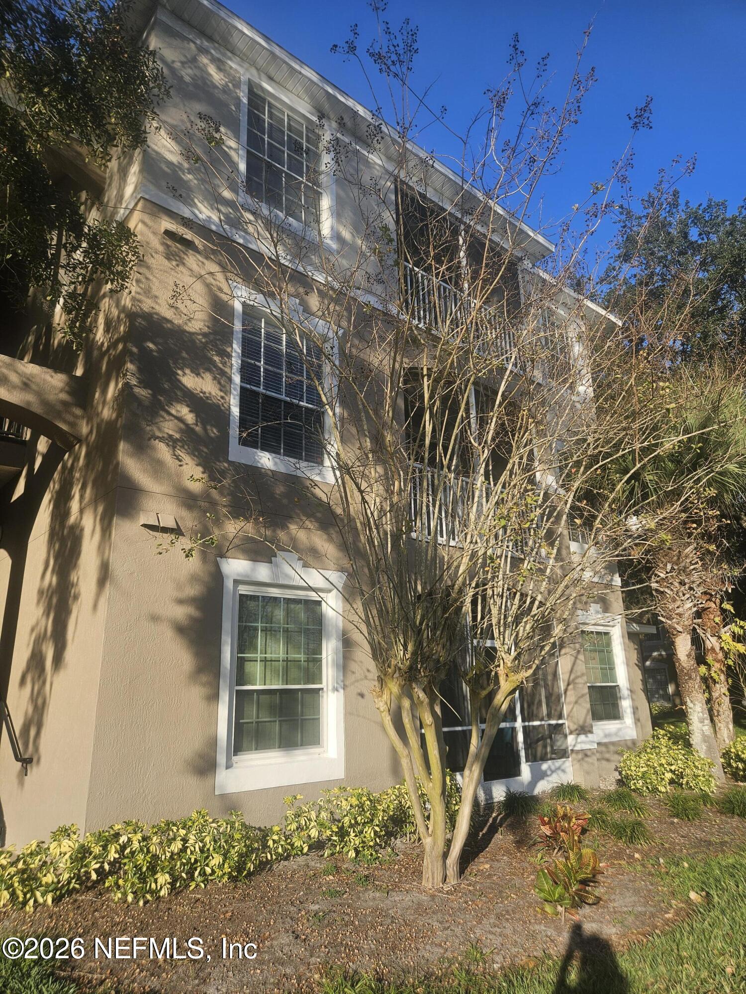 10550 Baymeadows Road, Unit 323 Jacksonville, FL 32256 - Photo 38 of 50 a front view of a house with a yard