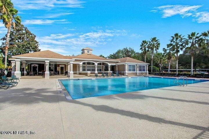 10550 Baymeadows Road, Unit 323 Jacksonville, FL 32256 - Photo 42 of 50 a front view of a house with a garden