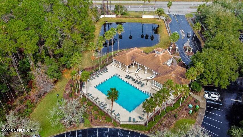 10550 Baymeadows Road, Unit 323 Jacksonville, FL 32256 - Photo 44 of 50 an aerial view of a house with a garden