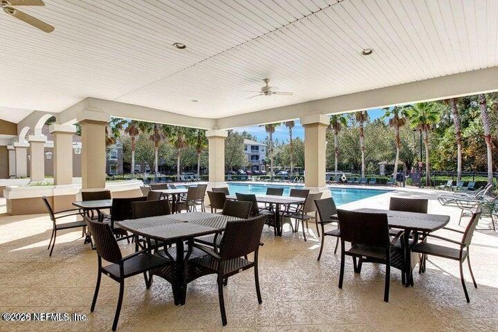 10550 Baymeadows Road, Unit 323 Jacksonville, FL 32256 - Photo 46 of 50 a dining room with furniture and a floor to ceiling window
