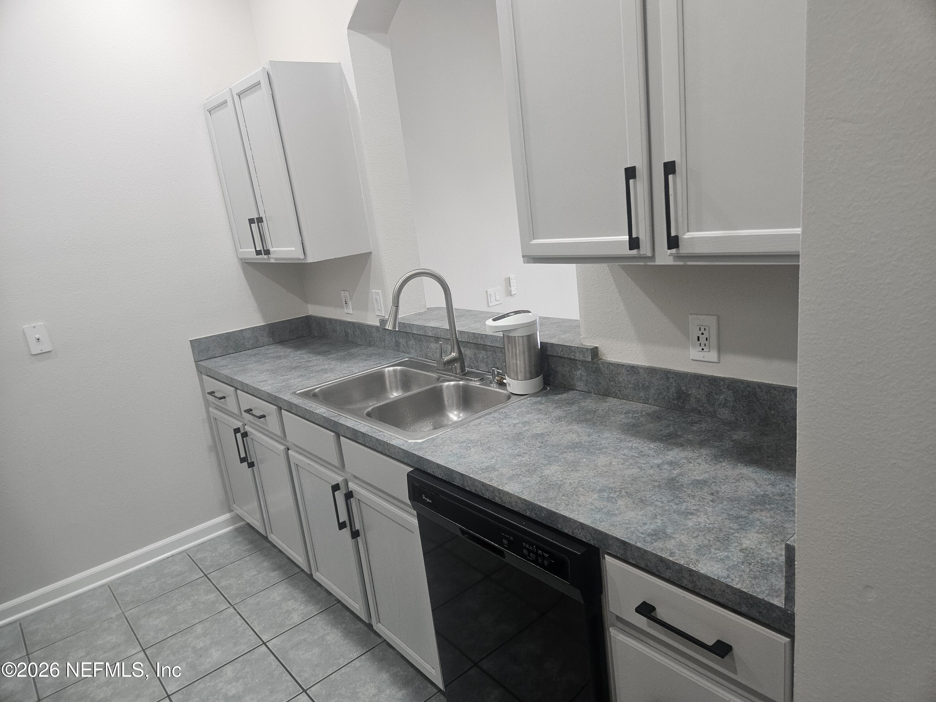 10550 Baymeadows Road, Unit 323 Jacksonville, FL 32256 - Photo 7 of 50 a kitchen with stainless steel appliances granite countertop a sink dishwasher and cabinets