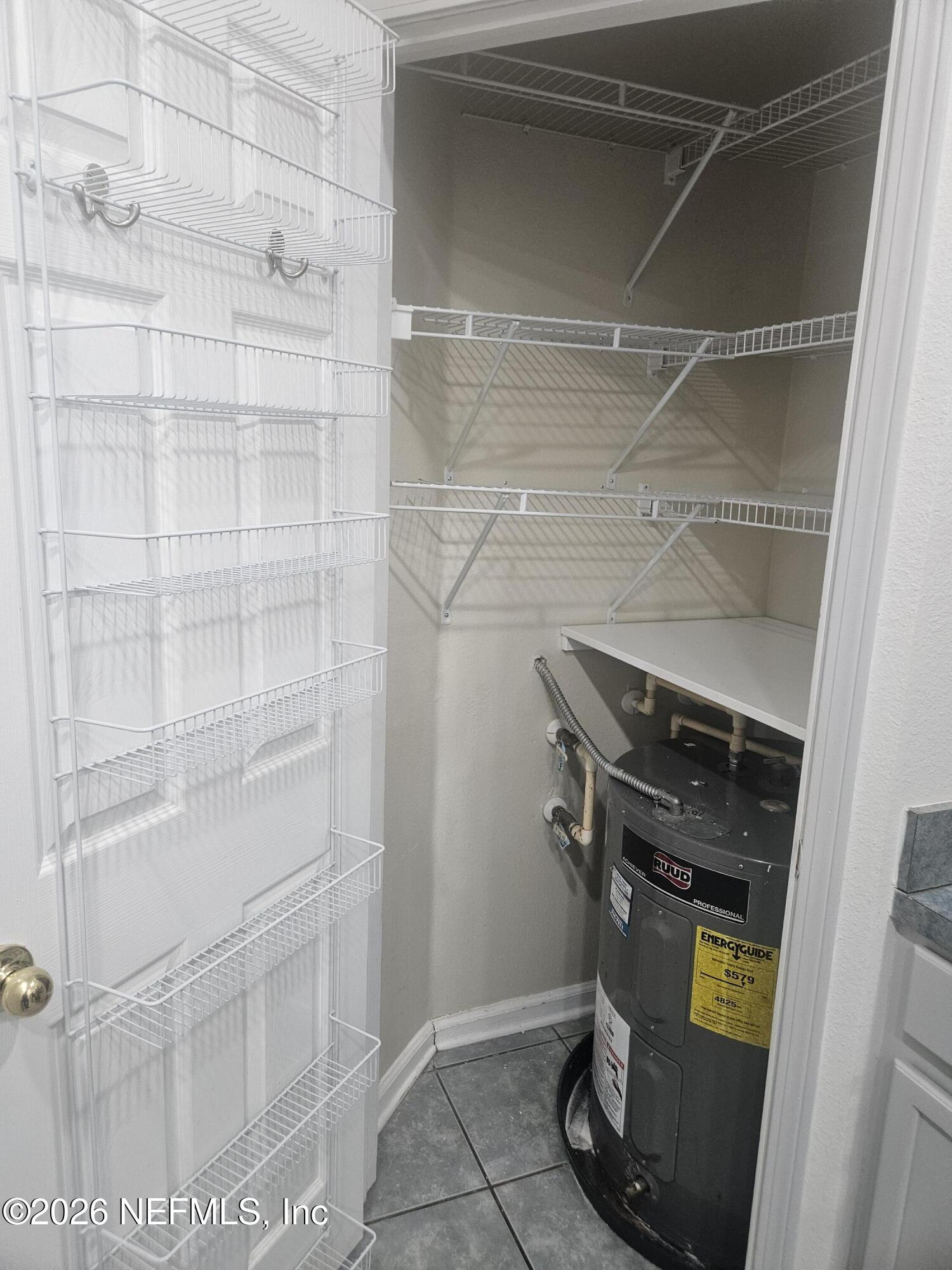 10550 Baymeadows Road, Unit 323 Jacksonville, FL 32256 - Photo 9 of 50 a bathroom with a shower