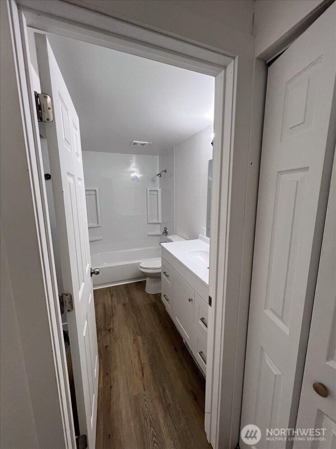 10443 17th Avenue Southwest Seattle, WA 98146 - Photo 29 of 40