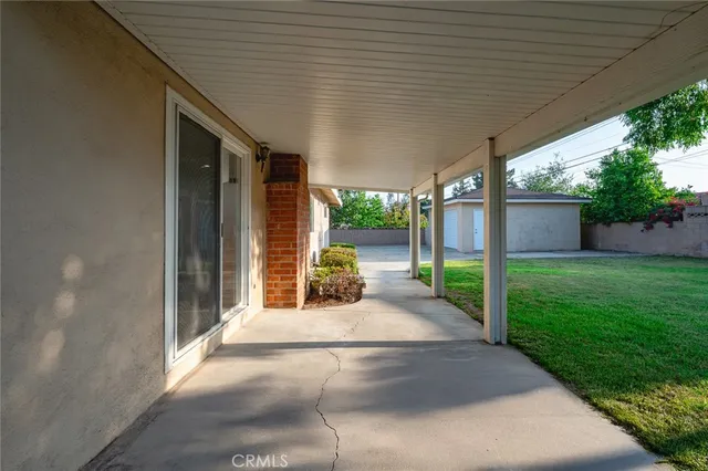 a view of a house with backyard and porch