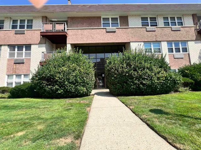 $399,000 | 1111 River Road, Unit D5, Edgewater, NJ 07020