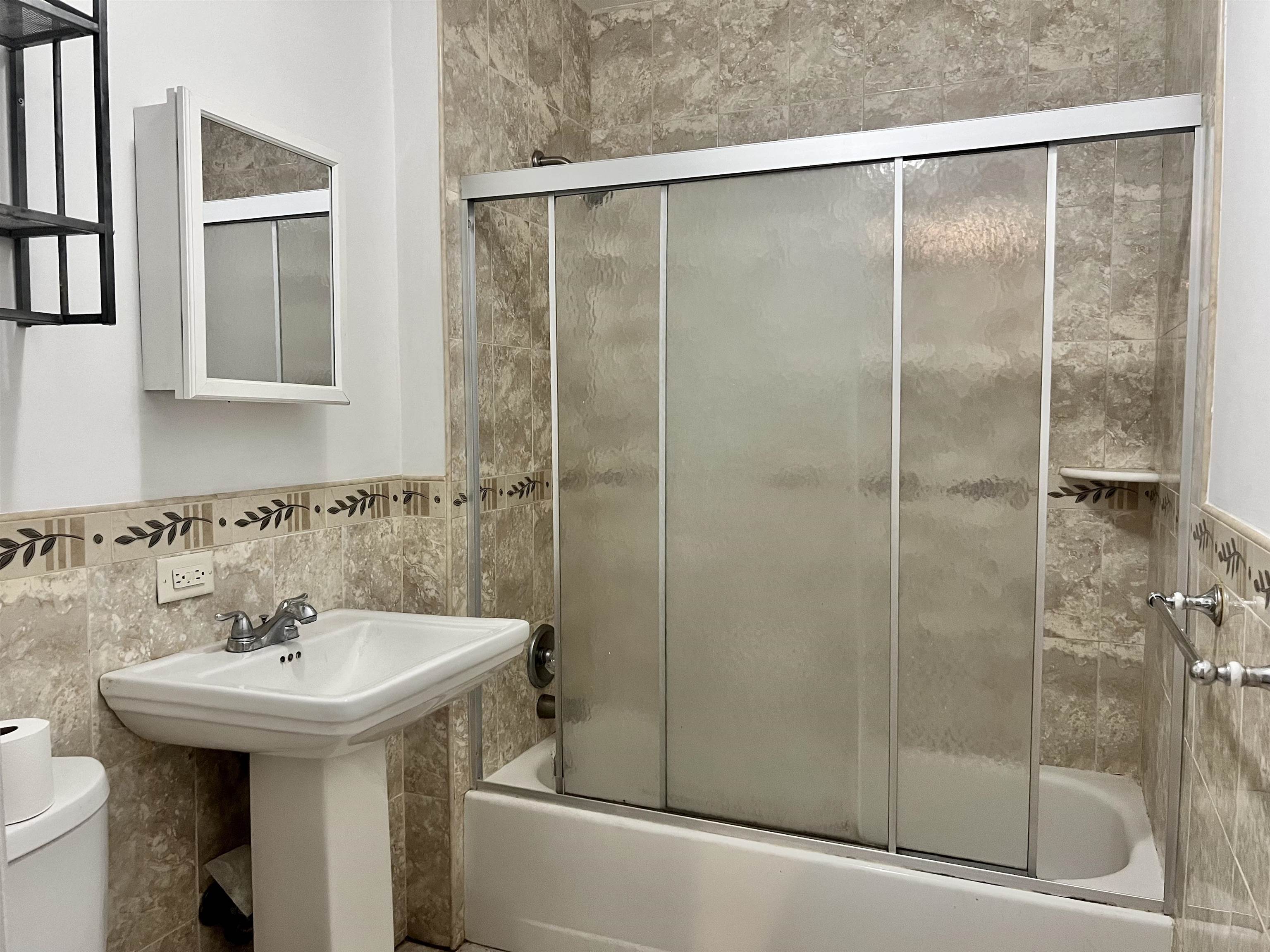 1111 River Road, Unit D5 Edgewater, NJ 07020 - Photo 11 of 12