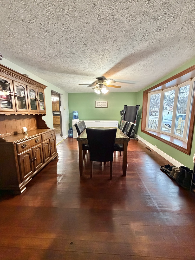 811 East Maple Street Chatsworth, IL 60921 - Photo 2 of 25