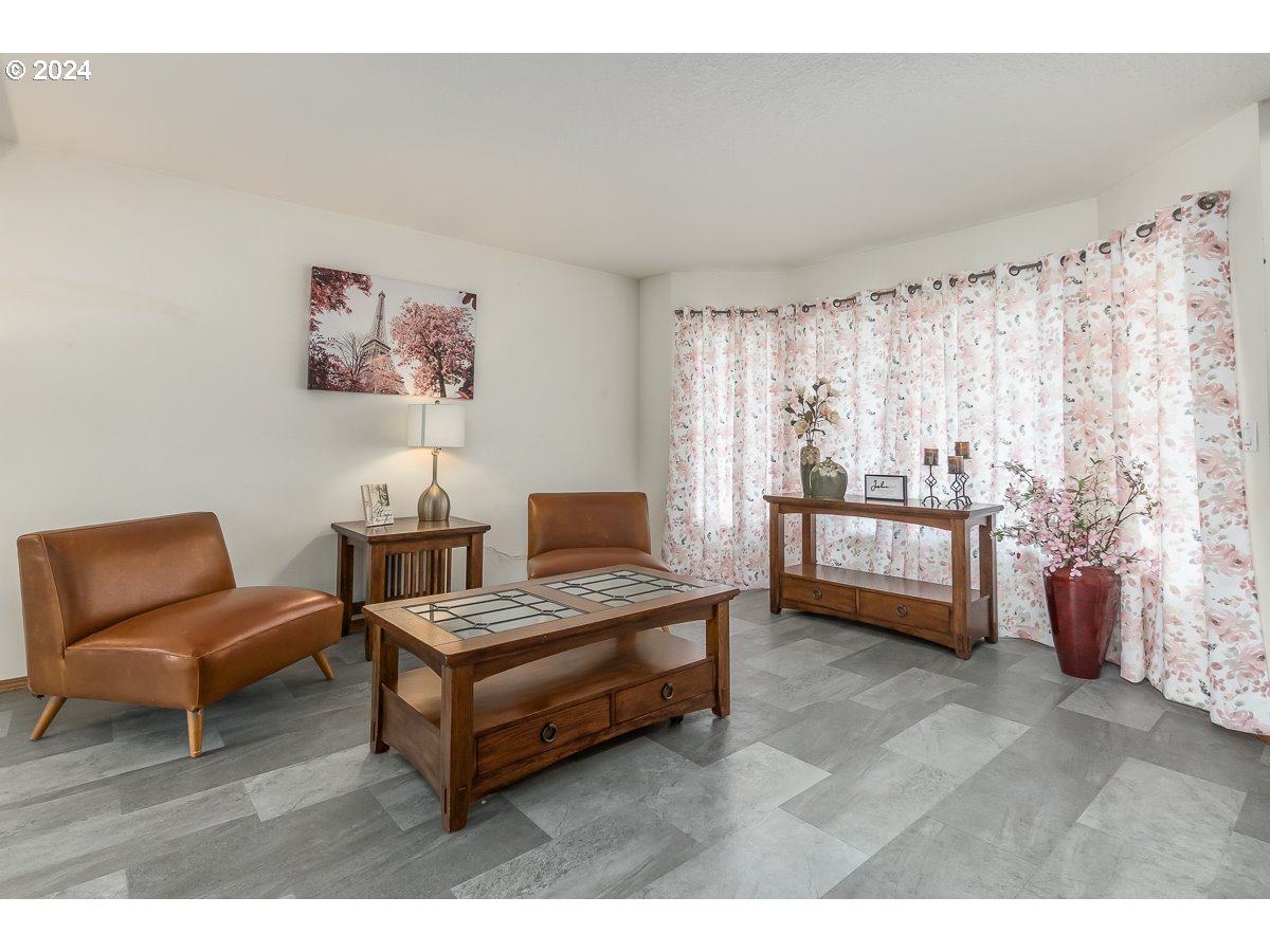 7822 Southwest 171st Place Beaverton, OR 97007 - Photo 5 of 20 a living room with furniture and a area