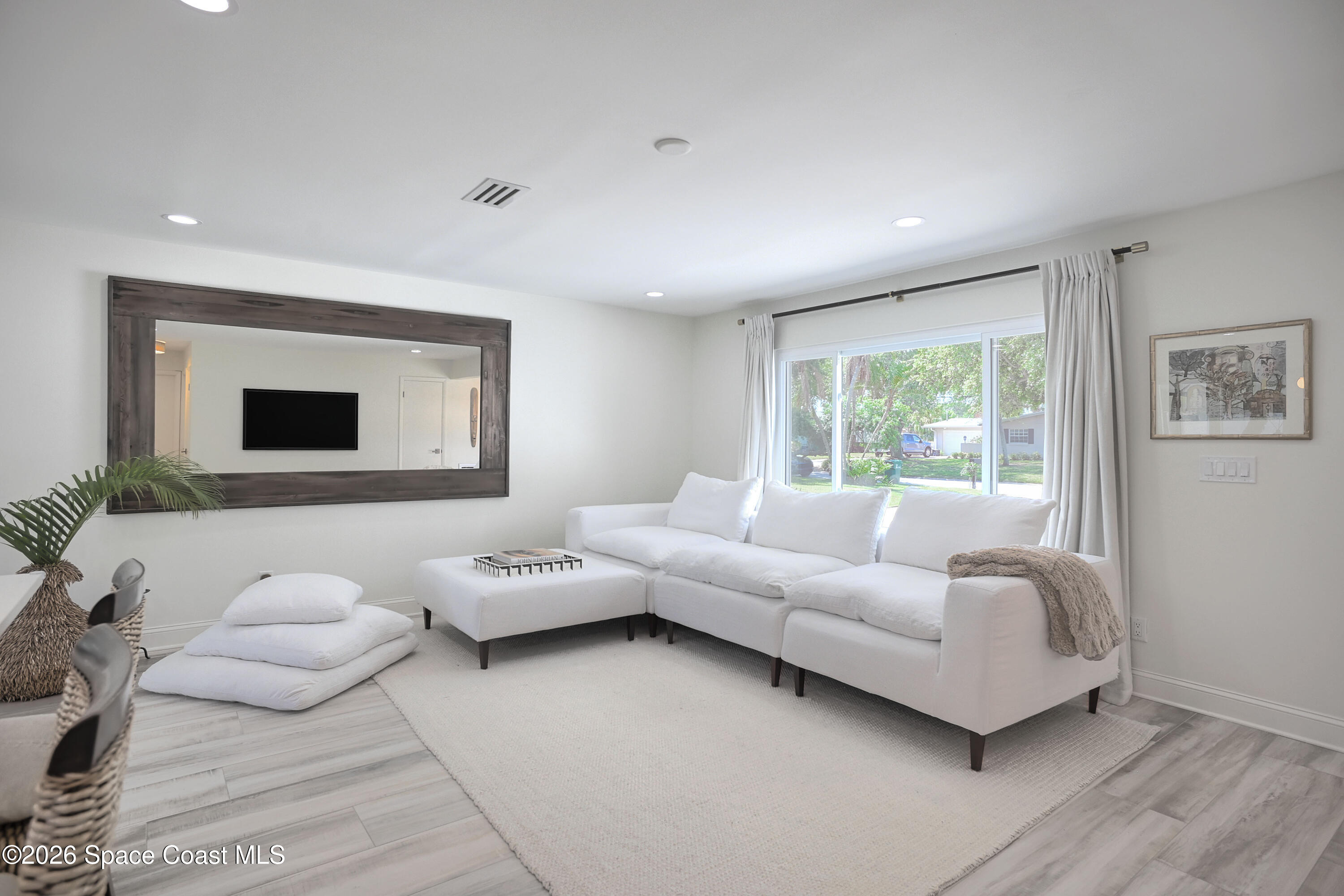 1162 Samar Road Cocoa Beach, FL 32931 - Photo 3 of 27 Living Room