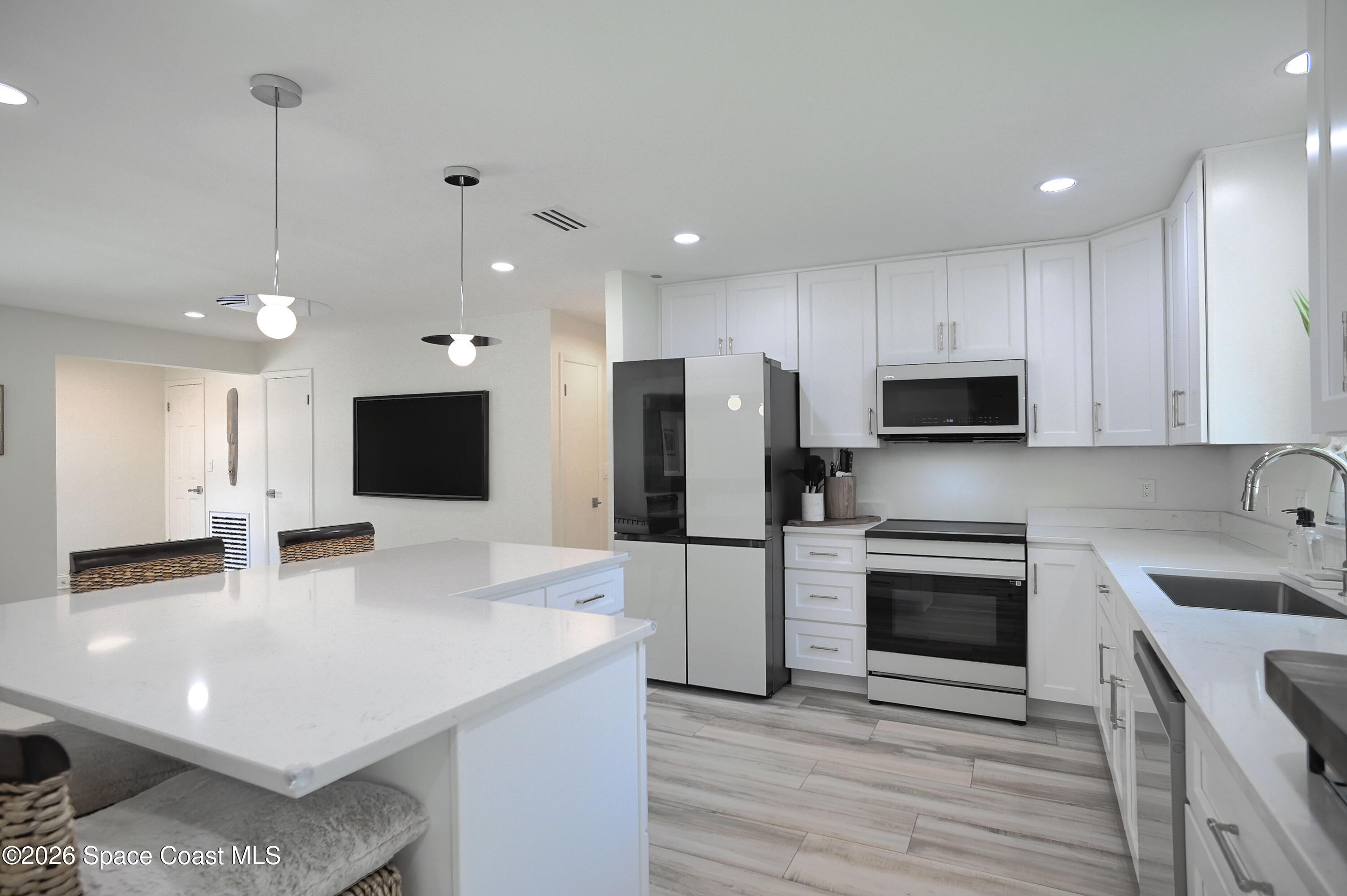 1162 Samar Road Cocoa Beach, FL 32931 - Photo 8 of 27 Kitchen - Custom Cabinetry & Appliances