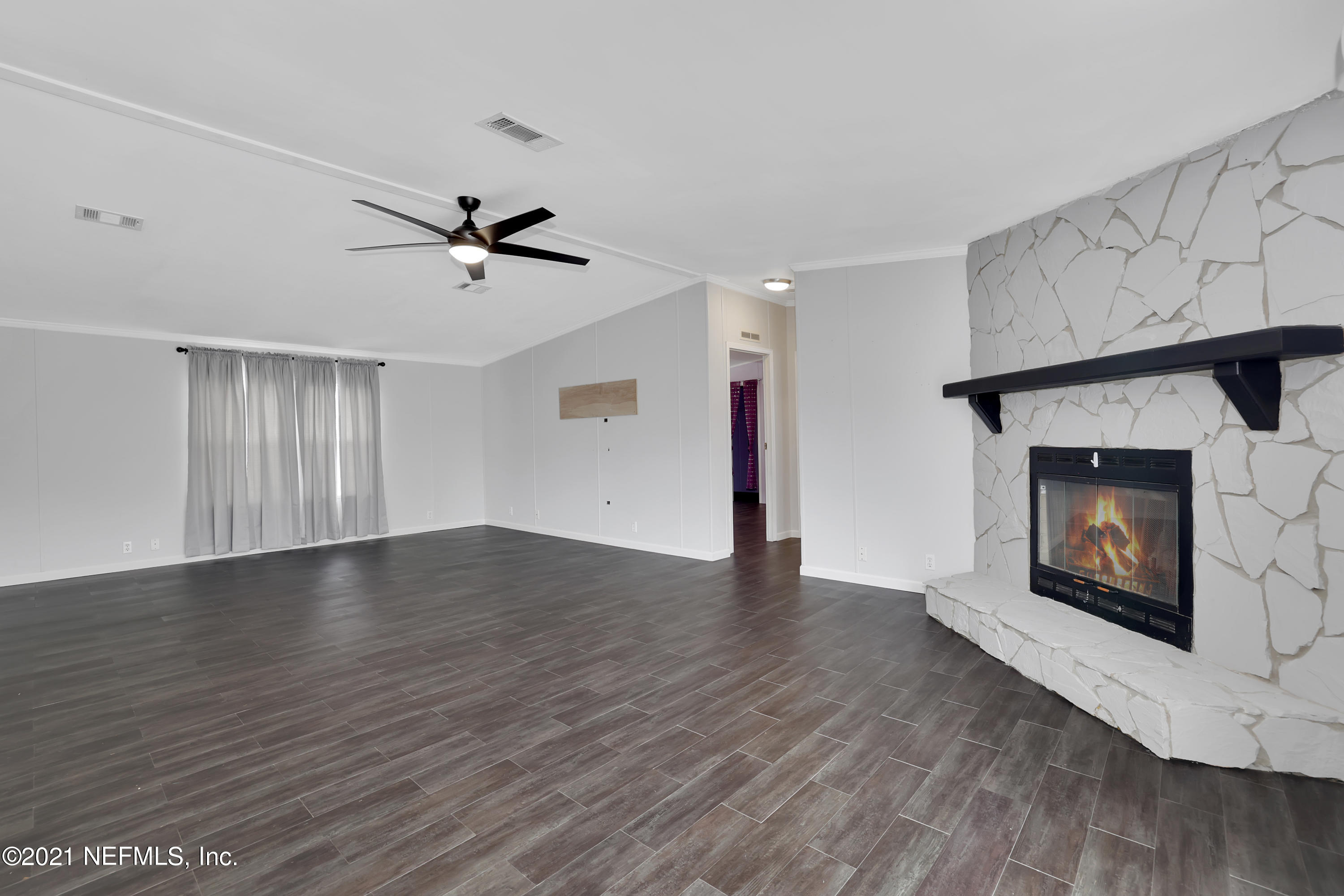 13421 Grover Road Jacksonville, FL 32226 - Photo 4 of 33 3 - Living Room 3