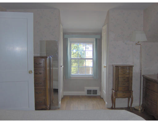 170 Hartford Terrace Springfield, MA 01118 - Photo 13 of 21 Gallery Image 13