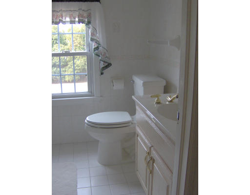 170 Hartford Terrace Springfield, MA 01118 - Photo 15 of 21 Gallery Image 15