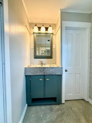 $2,800 | 326 Fish Road, Unit 1, Tiverton, RI 02878