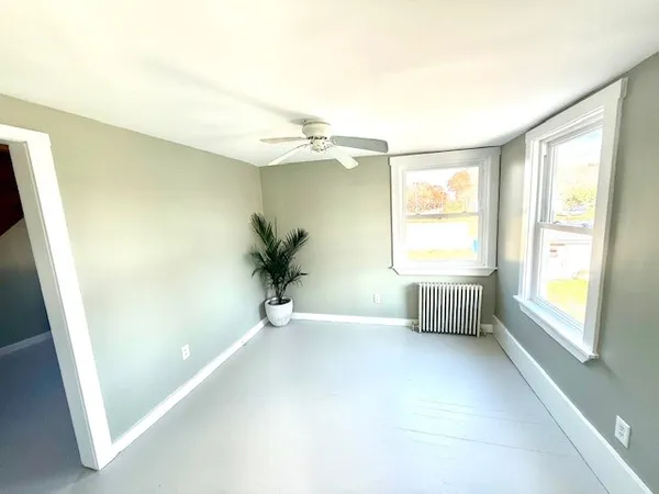 $2,800 | 326 Fish Road, Unit 1, Tiverton, RI 02878