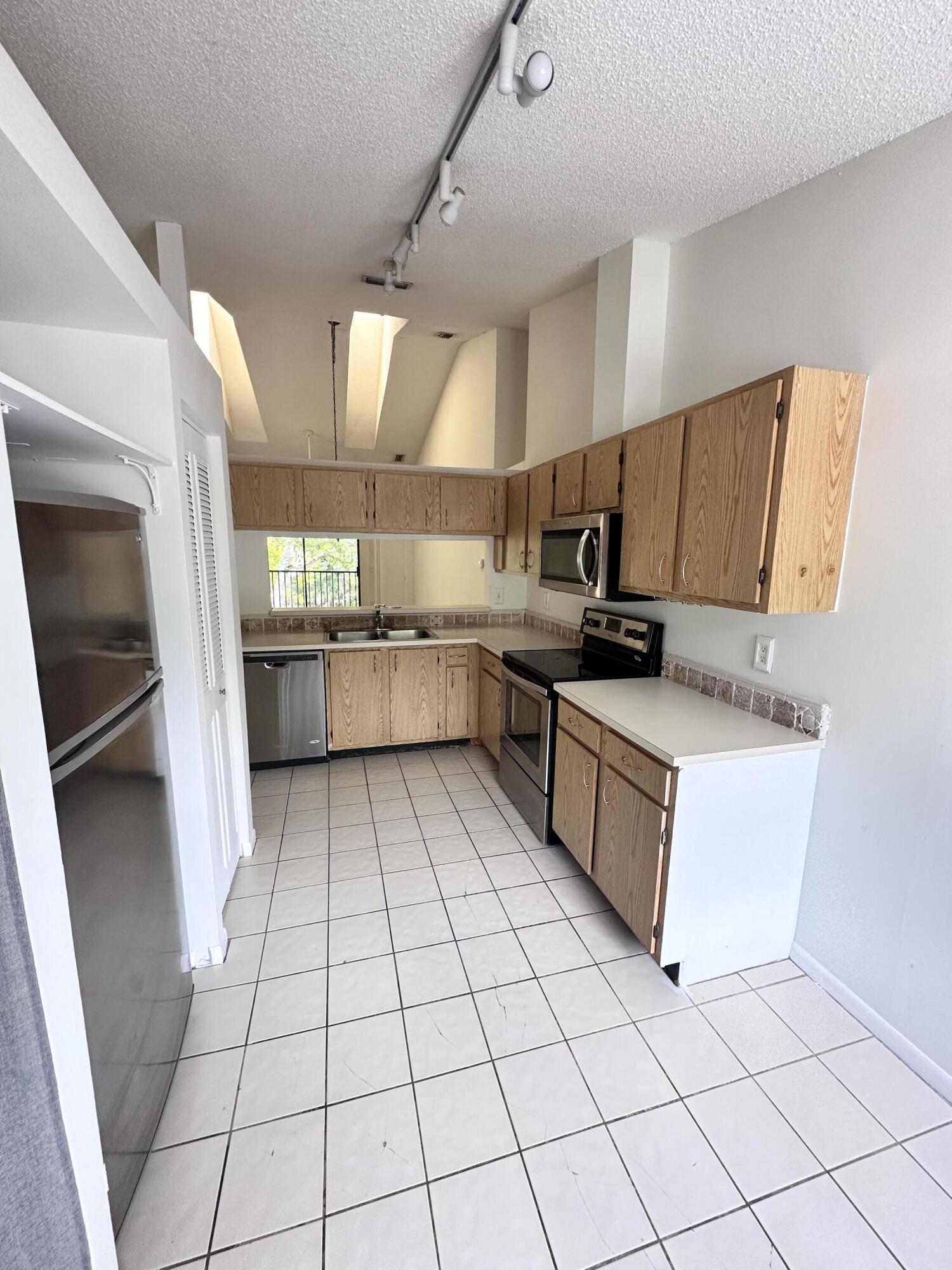 306 Harbour Pointe Way Greenacres, FL 33413 - Photo 18 of 20 IMG_6943