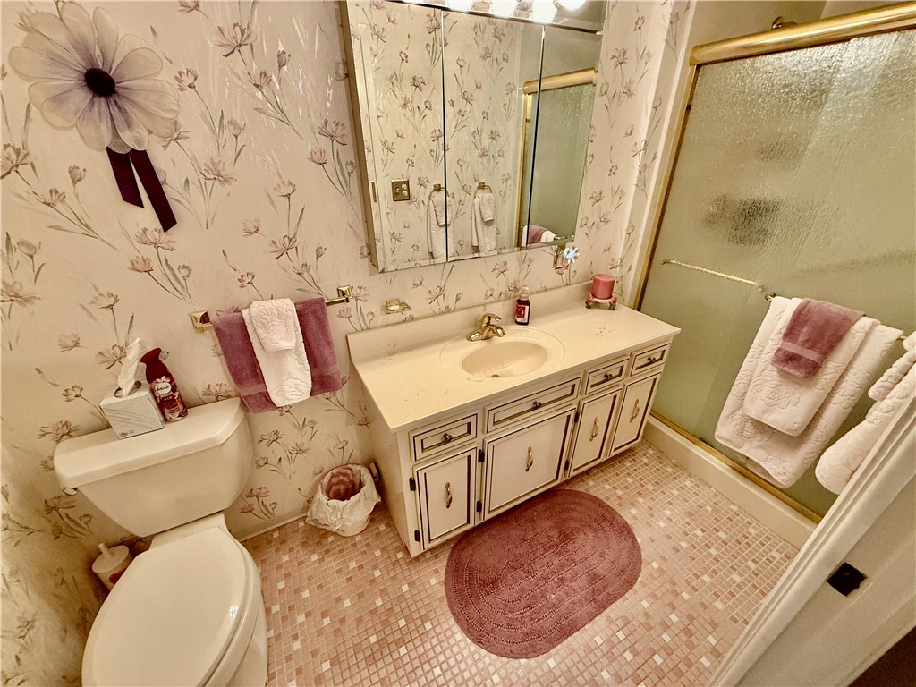 114 Columbus Drive Decatur, IL 62526 - Photo 15 of 29 a bathroom with a sink toilet and shower