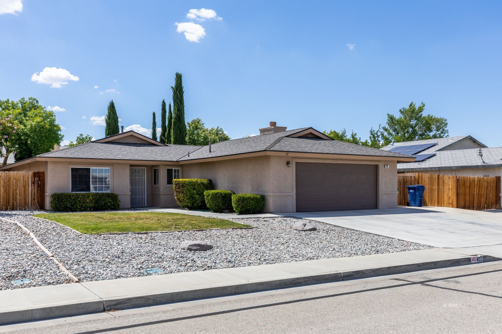 401 Vista Street Ridgecrest, CA 93555 - Photo 2 of 34