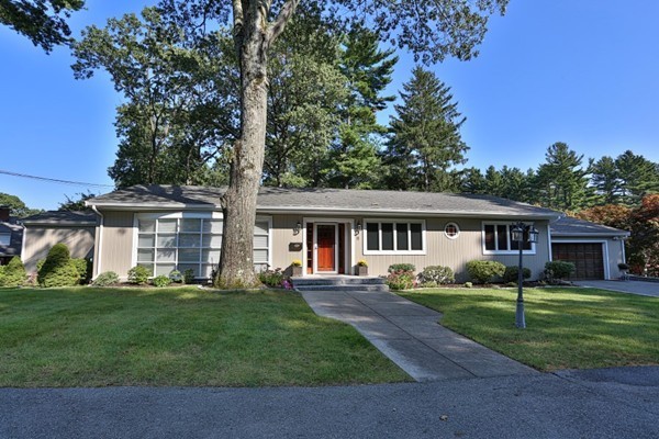11 Doncaster Road Lynnfield, MA 01940 - Photo 1 of 29 Gallery Image 1