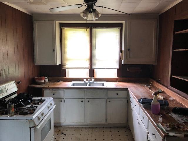 376 Ingram Road Pulaski, TN 38478 - Photo 3 of 5 a kitchen with a sink stove and cabinets