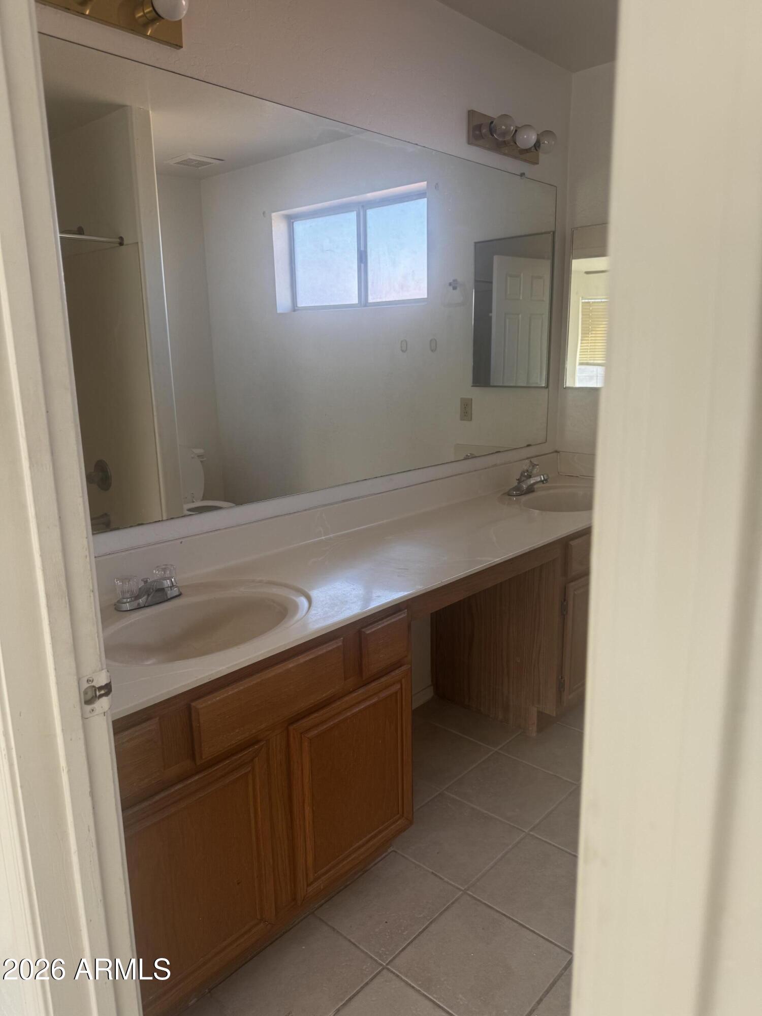 1422 East Mineral Road Gilbert, AZ 85234 - Photo 5 of 12 IMG_5441