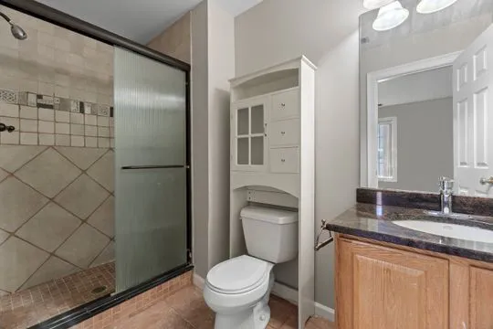 a view of livingroom with furniture