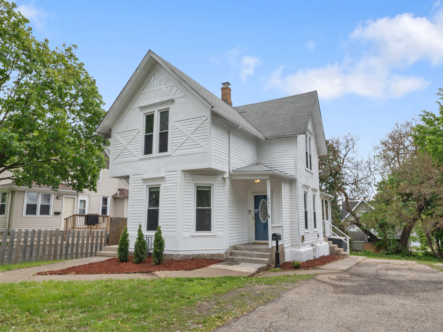 447 Ashland Avenue Elgin, IL 60123 - Photo 2 of 30