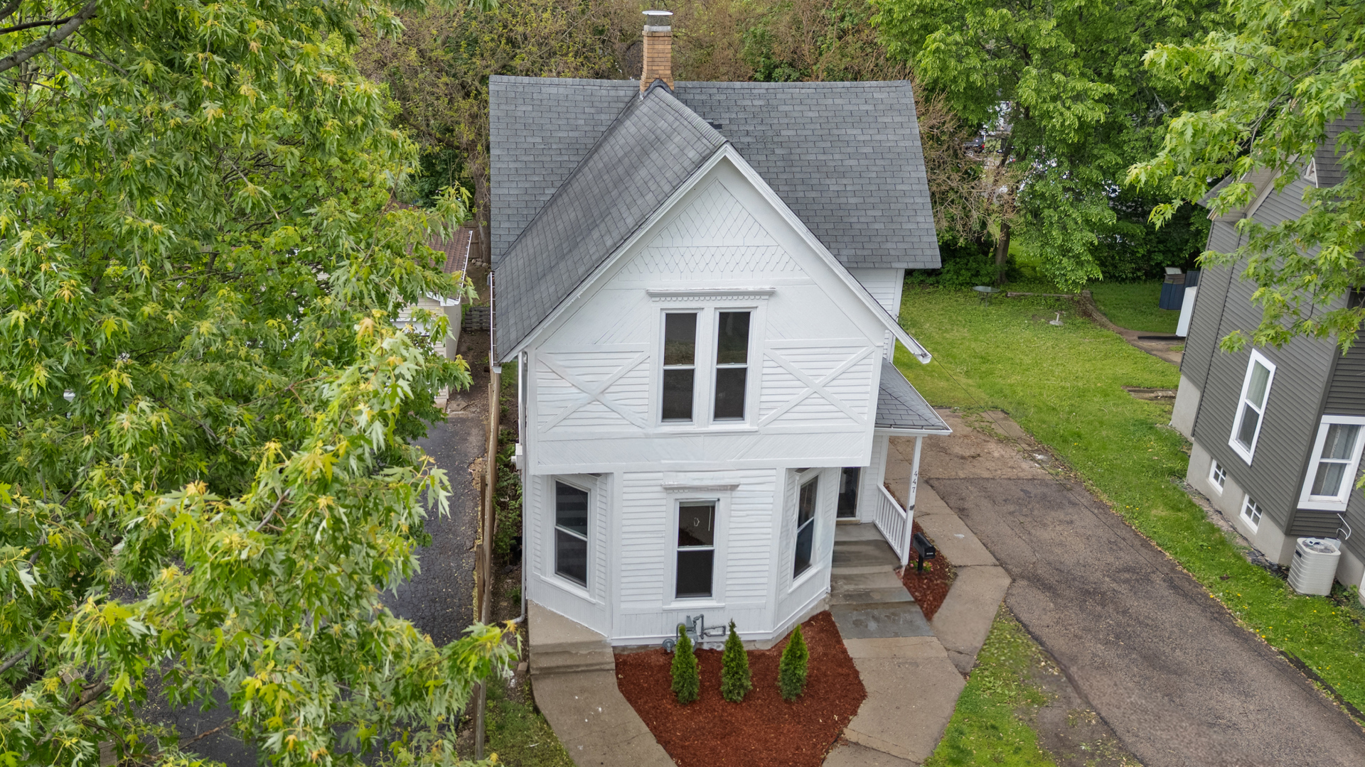 447 Ashland Avenue Elgin, IL 60123 - Photo 3 of 30
