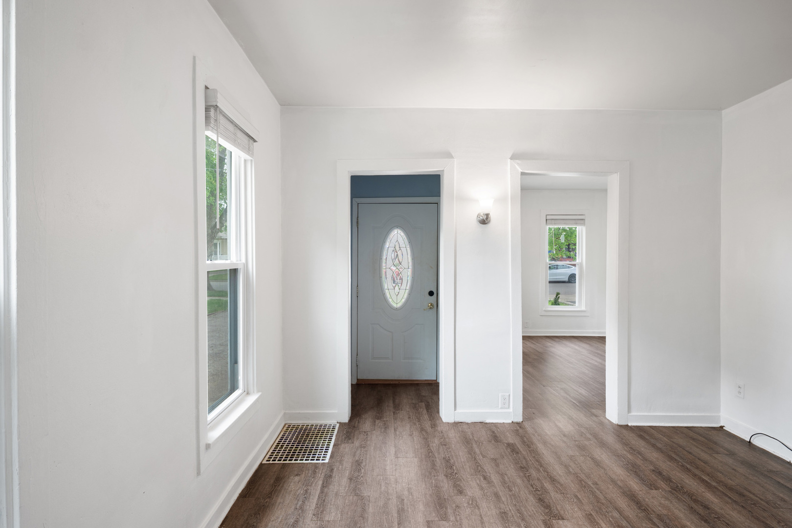 447 Ashland Avenue Elgin, IL 60123 - Photo 4 of 30