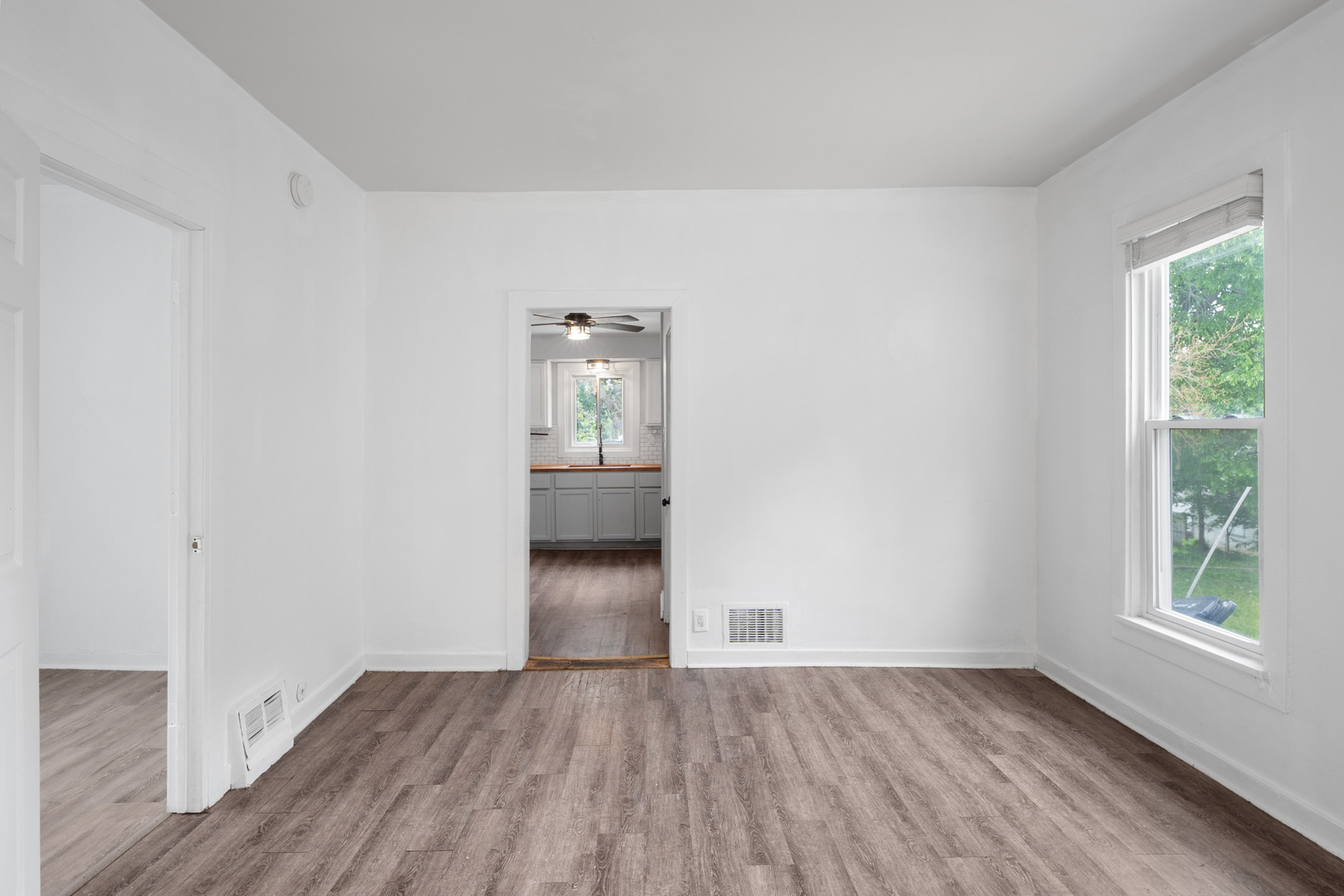 447 Ashland Avenue Elgin, IL 60123 - Photo 7 of 30