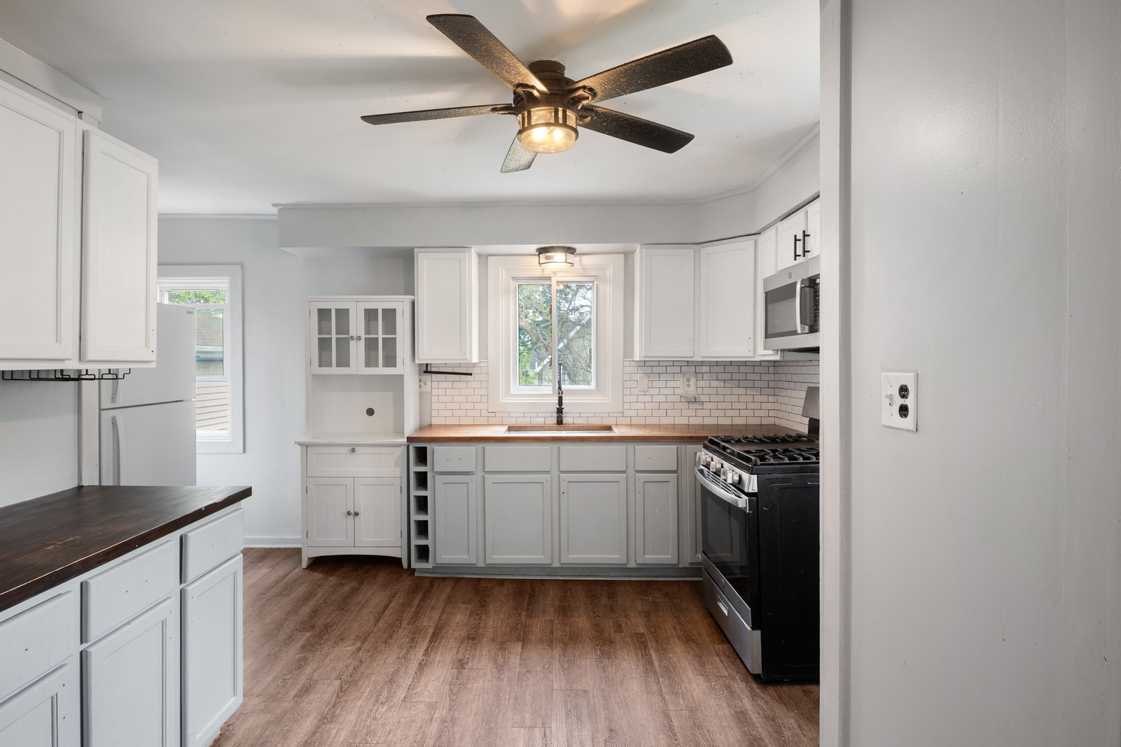 447 Ashland Avenue Elgin, IL 60123 - Photo 8 of 30