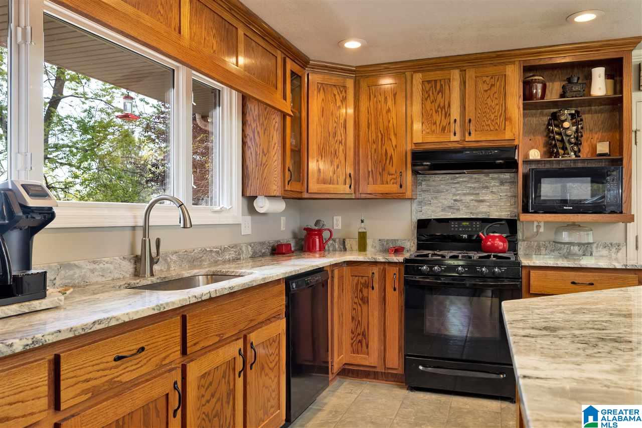409 1st Street North Oneonta, AL 35121 - Photo 13 of 40