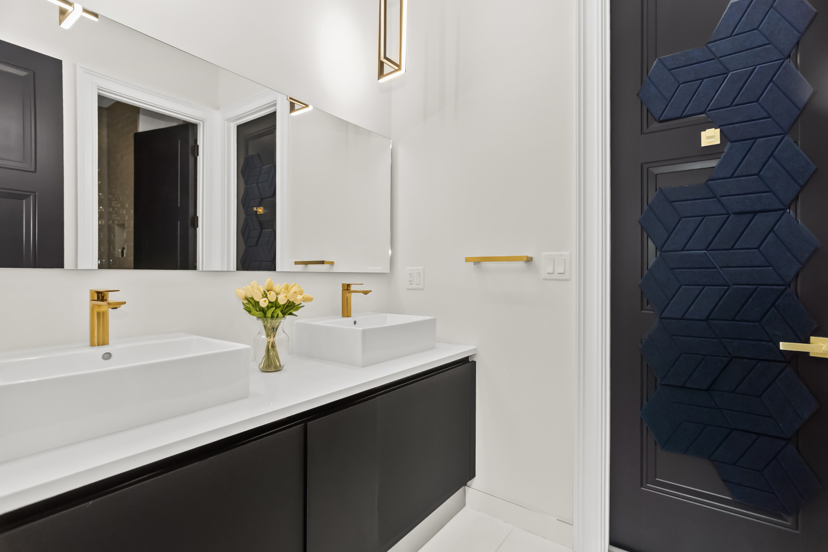 1425 West Fullerton Avenue, Unit 3N Chicago, IL 60614 - Photo 13 of 15 a bathroom with a sink and a mirror