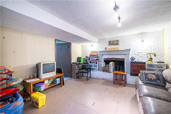 $300,000 | 606 East Prospect Street, Cameron, MO 64429