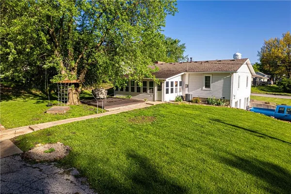 $300,000 | 606 East Prospect Street, Cameron, MO 64429