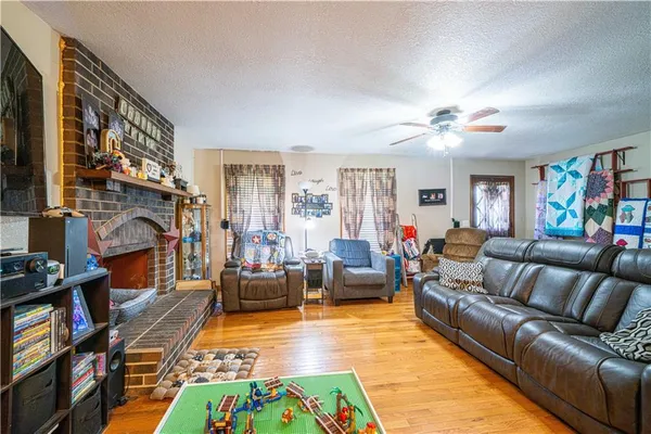 $300,000 | 606 East Prospect Street, Cameron, MO 64429