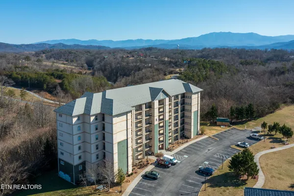 $379,900 | 124 Plaza Drive, Unit 5603, Pigeon Forge, TN 37863