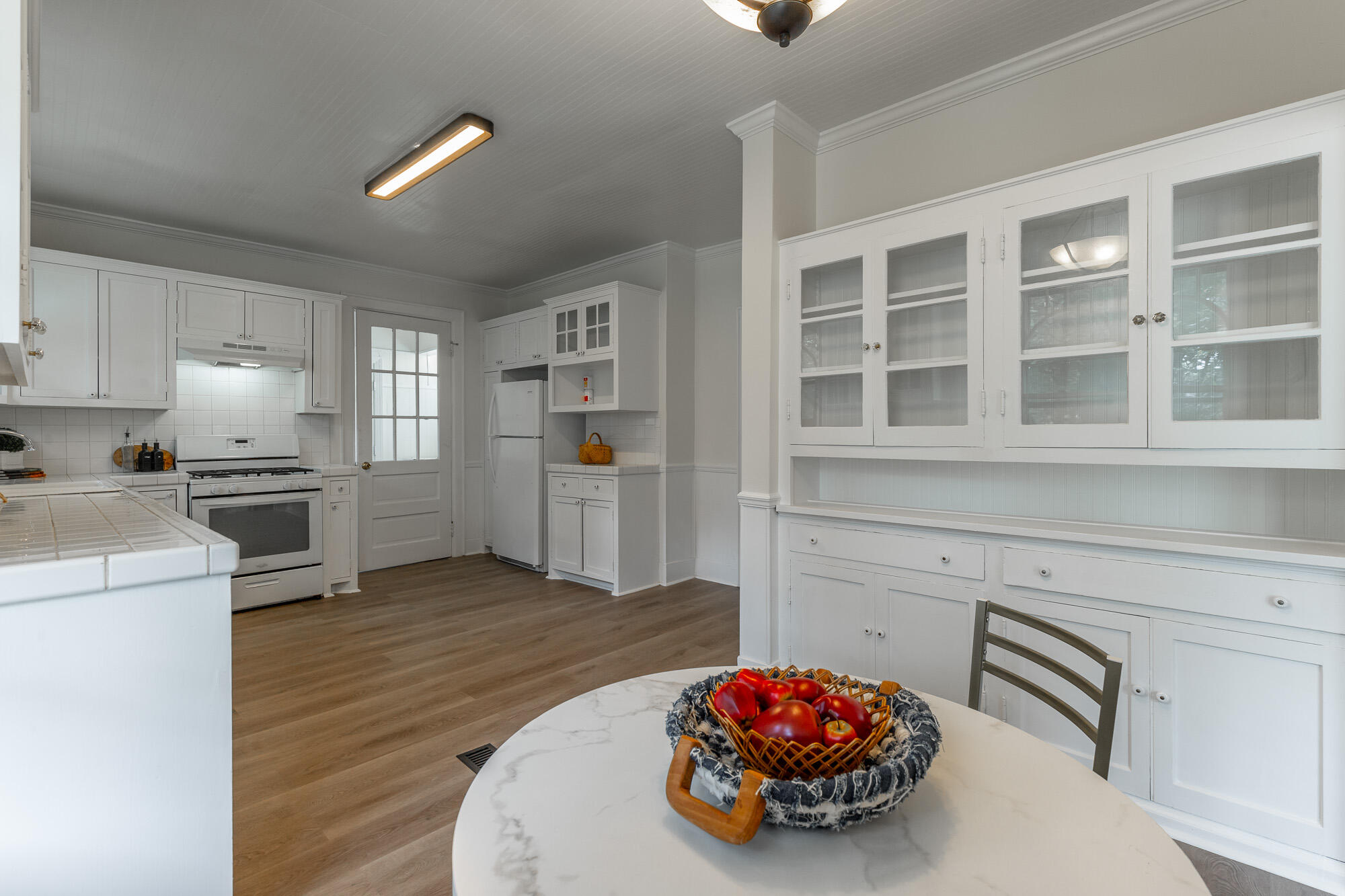 5405 St Elmo Avenue Chattanooga, TN 37409 - Photo 11 of 25 Built-in Cabinet Kitchen