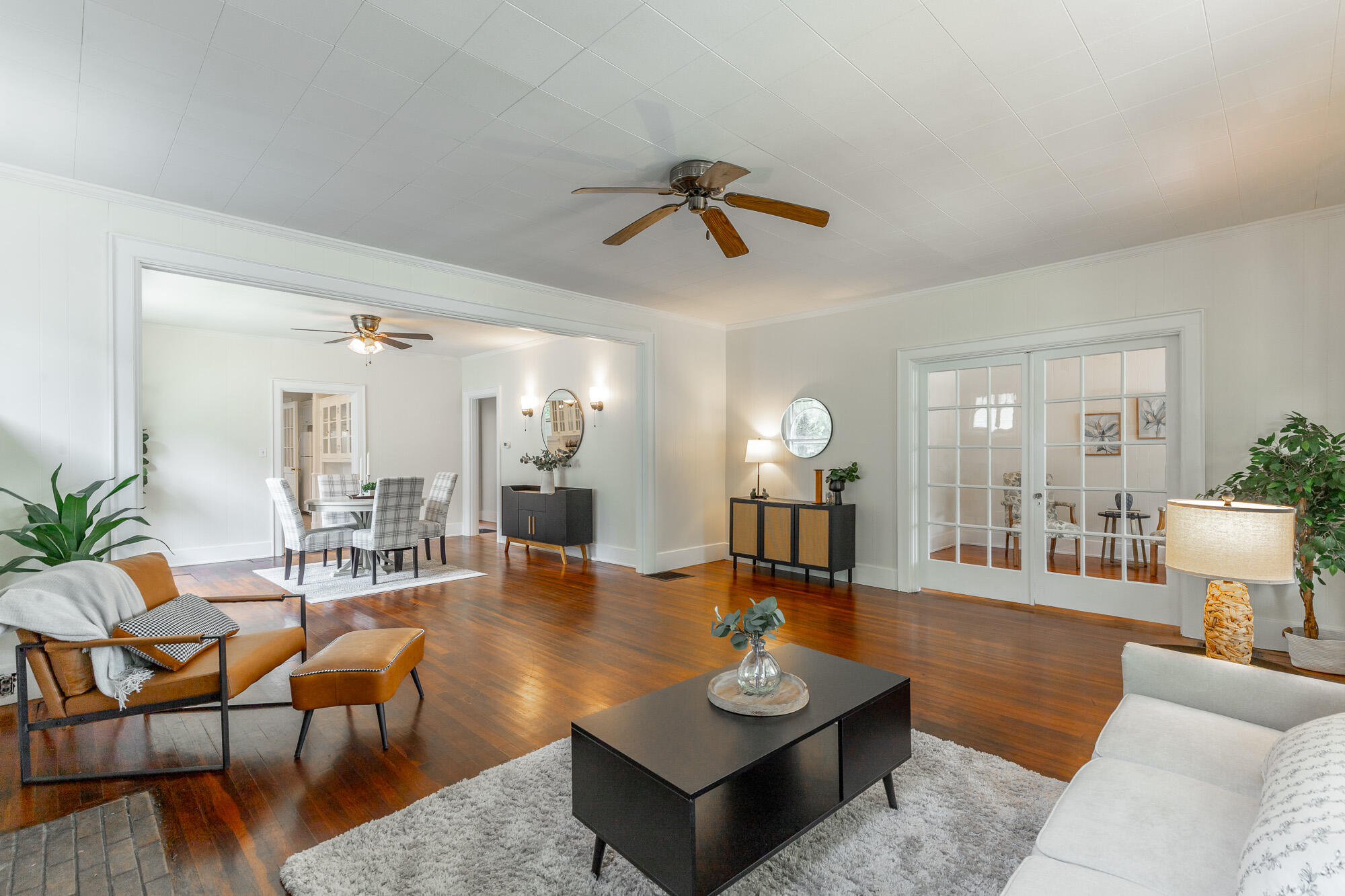 5405 St Elmo Avenue Chattanooga, TN 37409 - Photo 4 of 25 Spacious Main Room