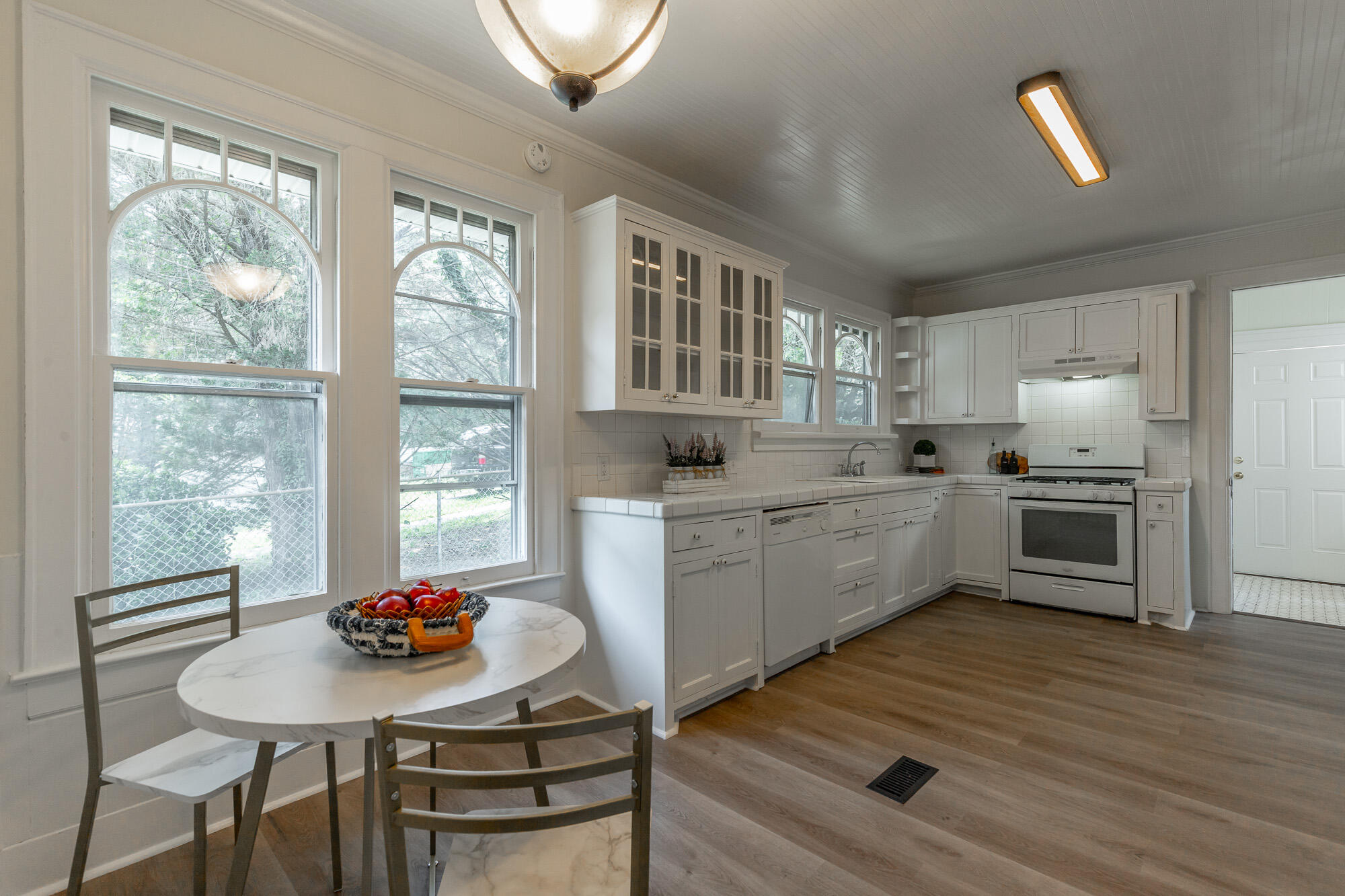 5405 St Elmo Avenue Chattanooga, TN 37409 - Photo 7 of 25 Spacious Kitchen with Breakfast Nook