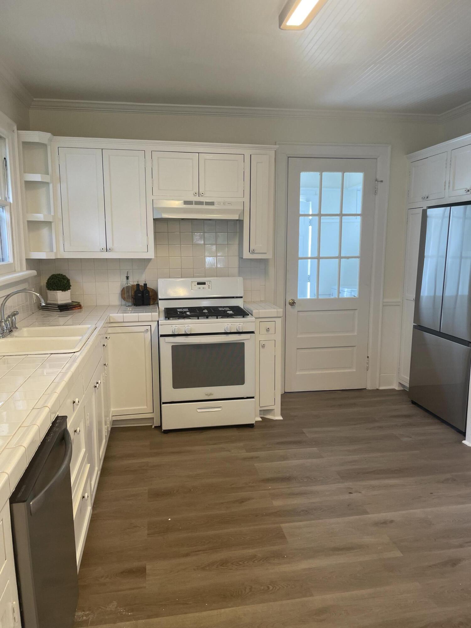 5405 St Elmo Avenue Chattanooga, TN 37409 - Photo 8 of 25 NEW Appliances!