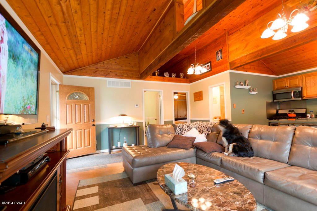 104 Riverside Drive Hawley, PA 18428 - Photo 6 of 25 Gallery Image 6