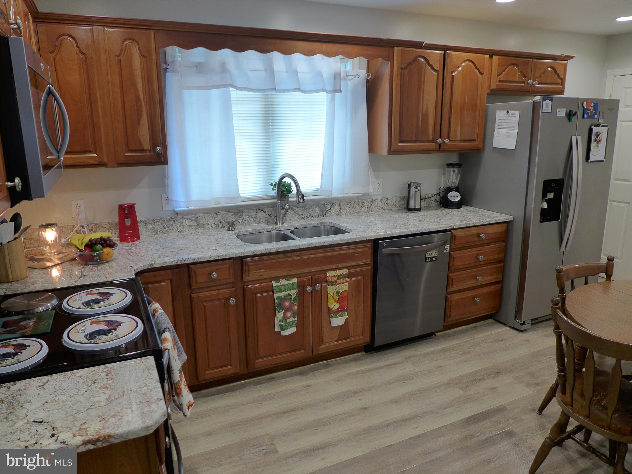 305 Accomack Circle Stephens City, VA 22655 - Photo 6 of 36 kitchen with new appliances