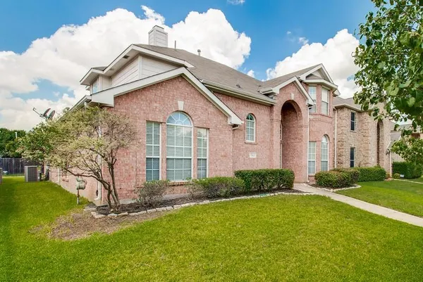 $2,450 | 7813 Park Run Road, Fort Worth, TX 76137